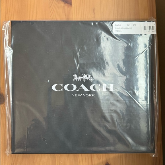 🥰 Coach Boxed Beanie for Men or Women - Picture 4 of 7